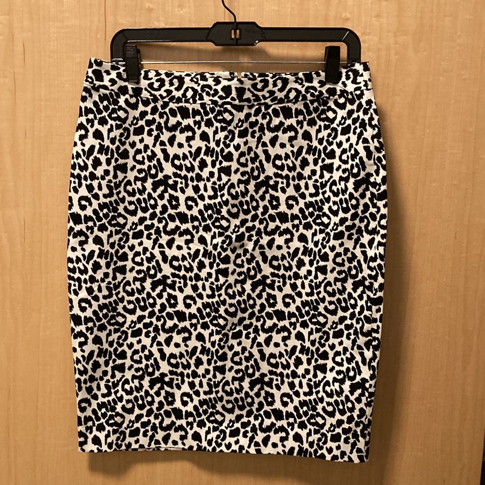 NWT Ann Taylor Factory Leopard Pencil Skirt. Size 8